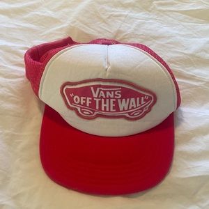 Vans “off the wall” trucker hat